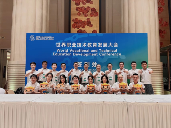 说明: https://www.tsguas.edu.cn/__local/0/C3/E5/5760C9F38261F66F88429A260AD_9F47AC40_E1017.png