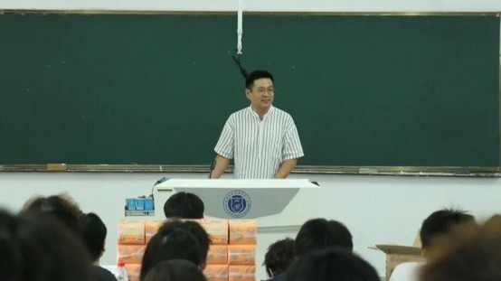 6743